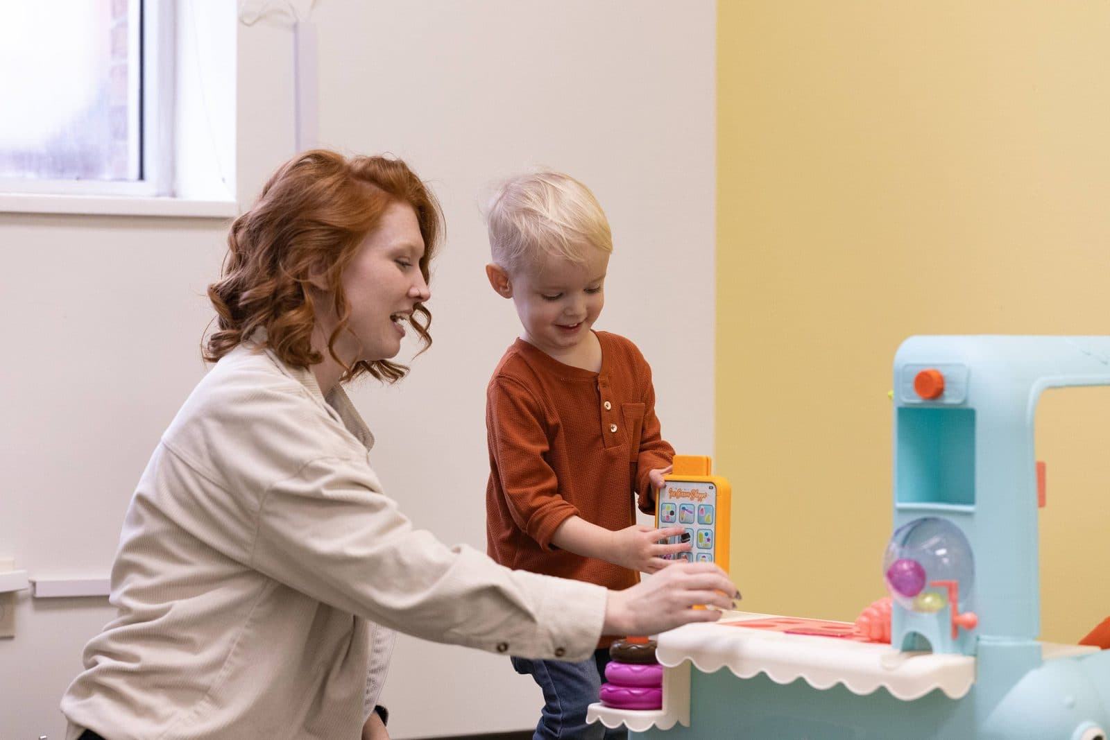 Children playing with educational toys in a Mindcolor therapy classroom