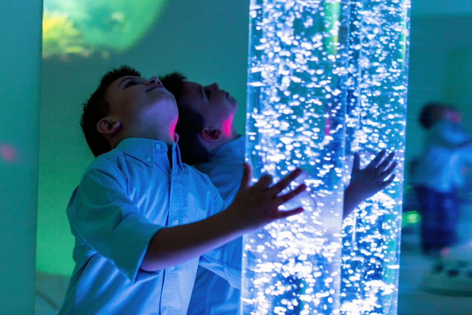 child with interactive bubbles tub